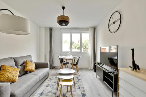Bezons Apartment | Stylish Studio Near Paris - La Defense with Family Amenities