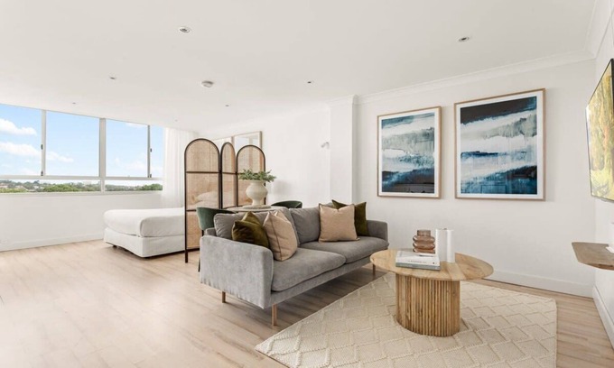 Bondi Junction Apartment | Stylish Studio with Pool, Steps from Shopping and Beach