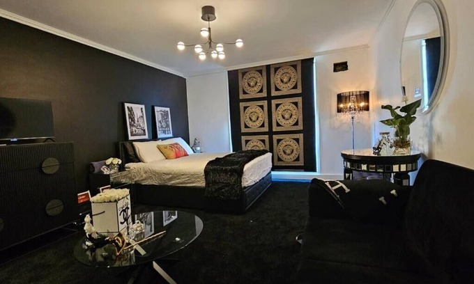 Toorak Apartment | Chic studio with WiFi, AC, fitness room in fabulous Toorak