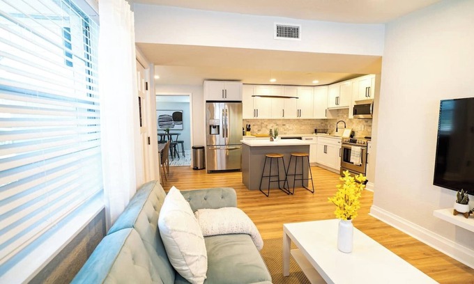 Carver City - Lincoln Gardens House | Unforgettable Memories at Our Family-Friendly Retreat