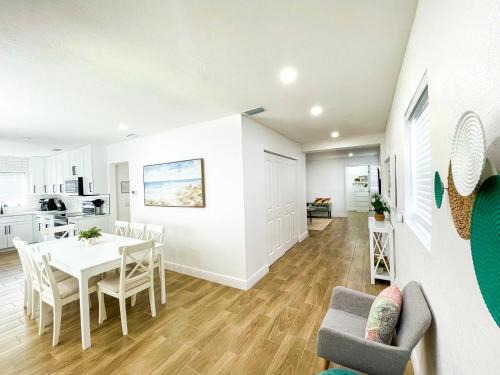 Port Tampa City House | Stylish South Tampa Retreat Near the Bay - Pet Friendly