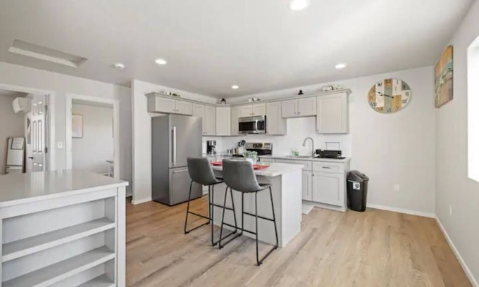 Pasco House | Tranquil 2BR Retreat in PSC with Spa & Hot Tub