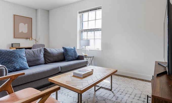 Uptown Apartment | Modern Uptown 1BR with Rooftop Pool & Gym Near Beach