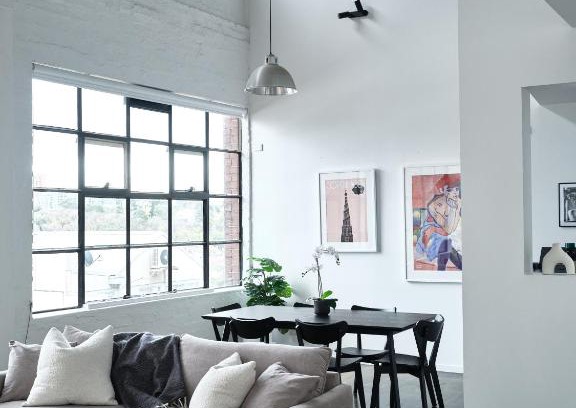 Richmond Apartment | Stylish Urban Loft: Pet & Child Friendly in Ideal Location