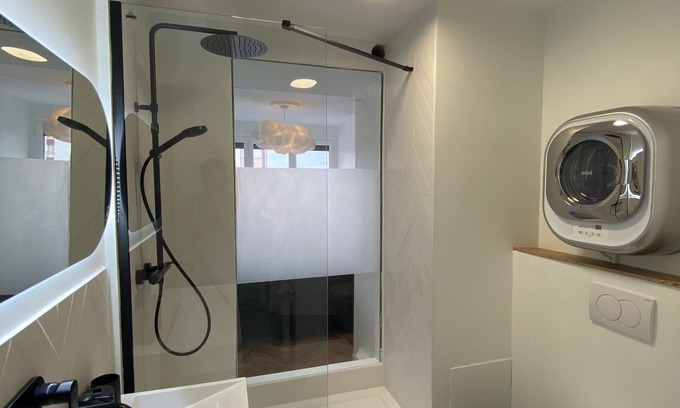 Blatin Apartment | Trendy Chic & View: Guest Rated 10/10, Child Friendly