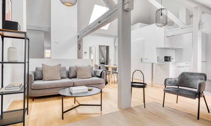 Vorstadte Apartment | Stylish Vorstädte 2.5 Room - Pet Friendly, Convenient Stay