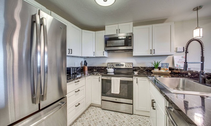 Waikoloa Apartment | Elegant Waikoloa Condo with Ocean View and Pool Access