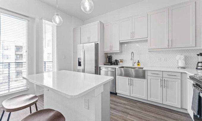 Highland Apartment | Bright 1BR Suite Steps from Dining and Breweries