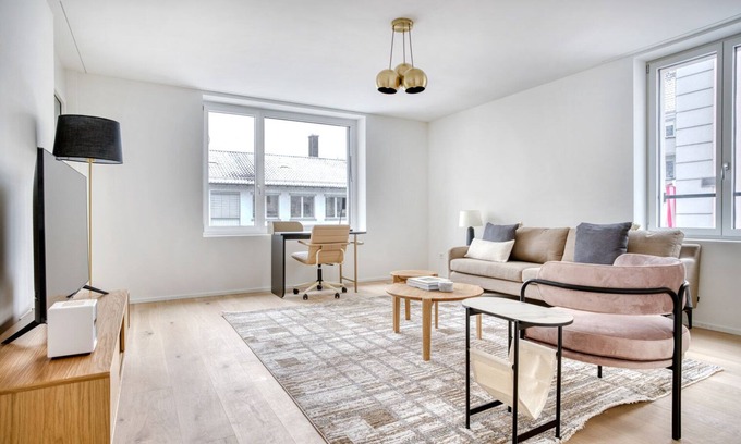 Sihlfeld Apartment | Modern Wiedikon Room Steps from Market with Great Amenities