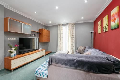Coia Apartment | Stylish Hotel with Parking by CABANA Rentals - Pet Friendly