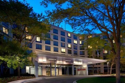 Naperville Hotel | Discover Chicago Marriott Naperville: Family-Friendly Retreat