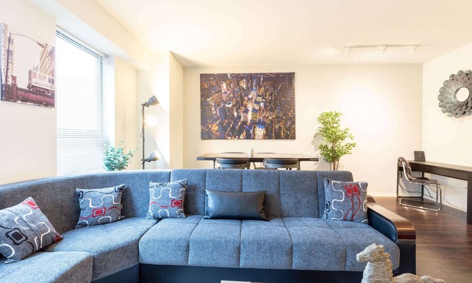 Evanston Condo | Discover Evanston's Urban Luxury with Pool and Ocean Views