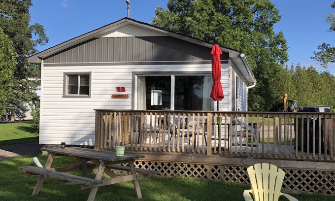 Lavigne Cottage | Scenic 2 Bedroom Lakefront Cottage with Pool & Spa