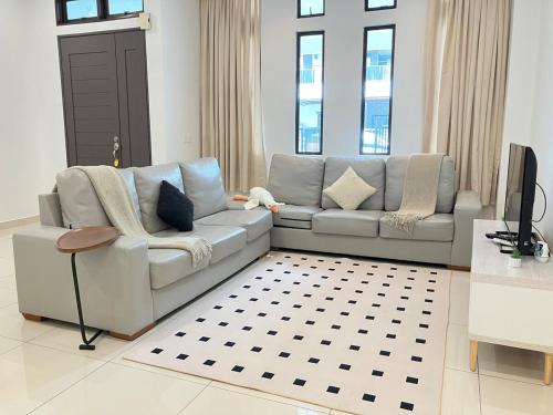 Sungai Jawi Apartment | Chicken Little 4-bedroom home with free parking! Available for Business Trip