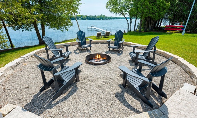 Baileys Harbor House | Unforgettable Chicory Lake House with Kayaks & Game Room