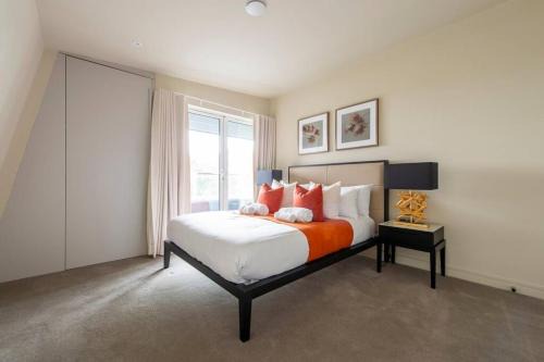 Chigwell Apartment | Inviting Chigwell 1BR with Study - Perfect for Families