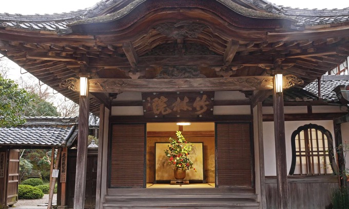 Yoshino House | Discover Comfort at Chikurinin Gunpoen with Family-Friendly Amenities