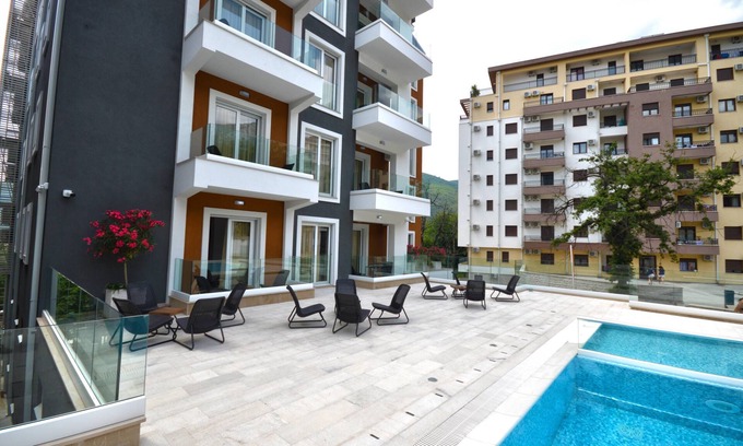 Podmaine Apartment | Relax at Chill and Go Aparthotel with Ocean Views