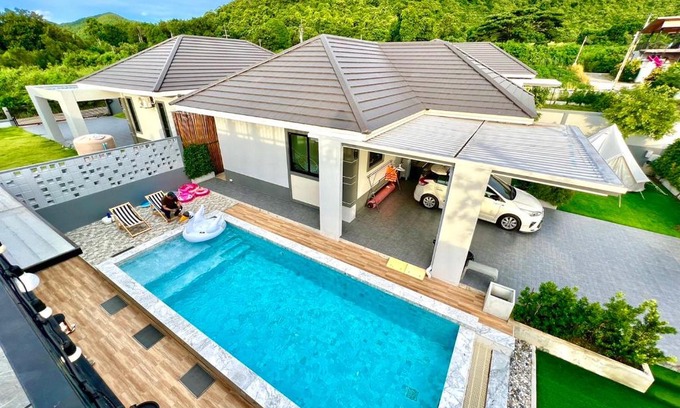 Sattahip Villa | Unwind at Hill Pool Villa Sattahip - Rated 10/10!