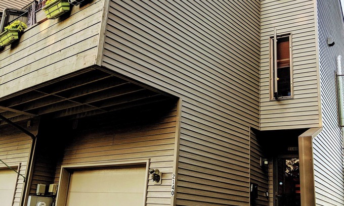 Oshkosh House | Inviting Lake Winnebago Channel Townhouse with Breakfast & More
