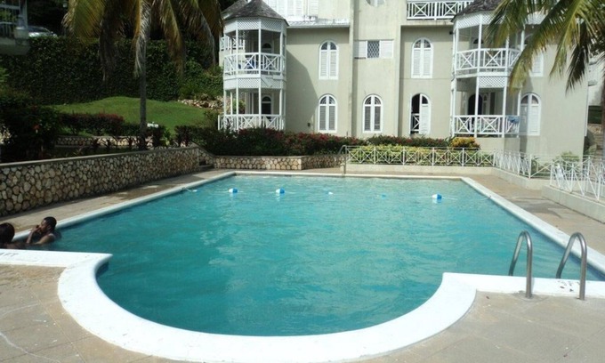 River Oaks Condo | Indulge at Chill On Tha Hill with Spa and Pool Views
