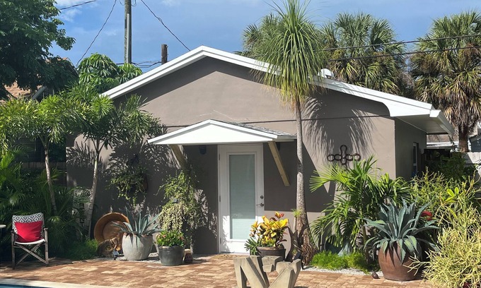 Parrot Cove Cottage | Experience Josie’s Oasis: Pool & Breakfast Awaits You!