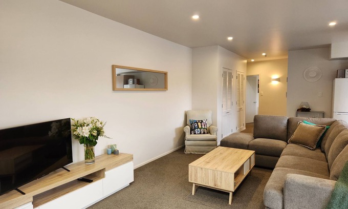 Waikanae Apartment | Relax at Chill on Trigg with Kitchen Amenities & 9.2 Rating