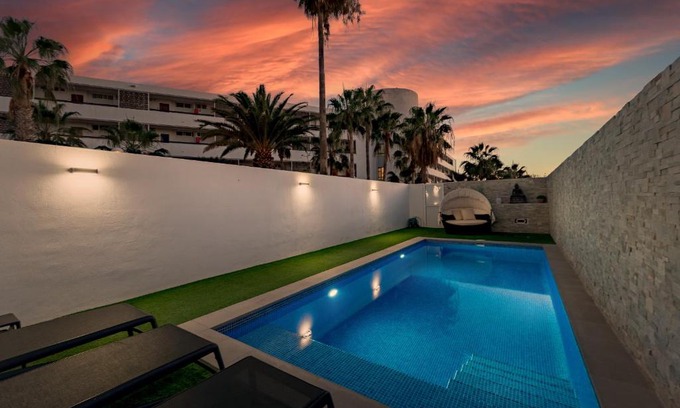 Callao Salvaje House | Tranquil Chill Out House: Family-Friendly with Pool Access