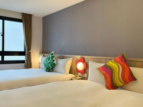 Cianjin District Hotel | Discover Sung Tai Hotel: Family-Friendly with Breakfast Included