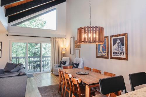 Intermountain House | Modern Chillside Chalet in West Vail with Spa Amenities