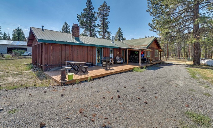 Chiloquin Apartment | Chiloquin Vacation Rental w/ On-Site Barn!