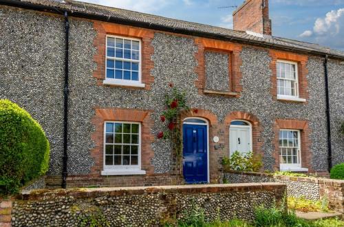 Weybourne House | Experience Comfort at China Cottage: Pet & Child Friendly