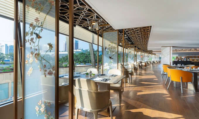Yuexiu Hotel | Elegant China Hotel: 5-Star Getaway with Spa & Pool