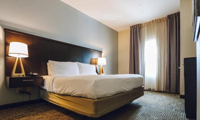 Chinatown Apartment | Chinatown 1B Hotel: Free Parking, Family-Friendly Amenities