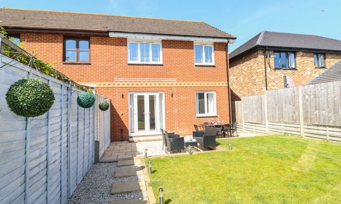 Freshwater House | Family-Friendly Chinefields with Ocean View in Freshwater