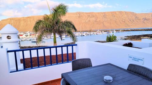Caleta de Sebo Apartment | Oceanfront Bliss at Chinijo Beach - Guest Rated 8.9/10