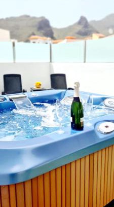 Tamaimo Apartment | Guest Rated 10/10: Chinyero Path with Hot Tub & Kitchen