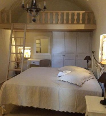 Vessa Apartment | Family-Friendly Stay at CHIOS MANTALENAS Apartments