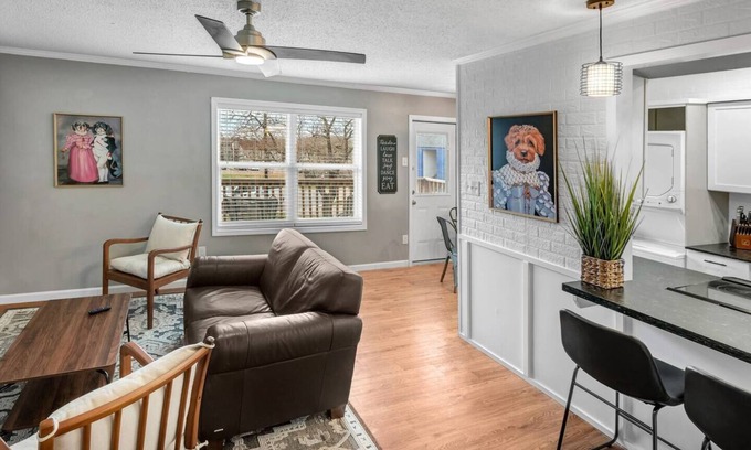 College Station Apartment | Chip&Jo: King Beds Near A&M with Pet-Friendly Amenities