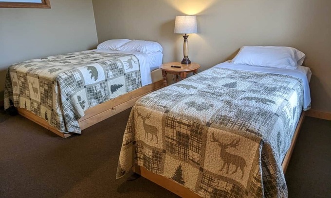 Hayward Apartment | Comfortable Chip-Wa Lodging Room 2 with Kitchen Amenities