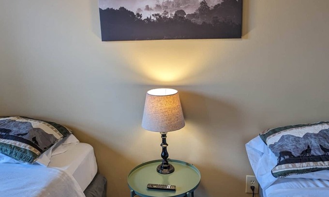 Hayward Apartment | Family-Friendly Chip-Wa Lodging Room with Kitchen Access