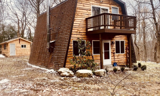 McHenry Cabin | Child-Friendly Getaway at Chipmunk Crossing Cabin