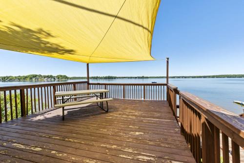 Chippewa Lake House | Pet-Friendly Chippewa Bluffs Resort with Oceanfront Views