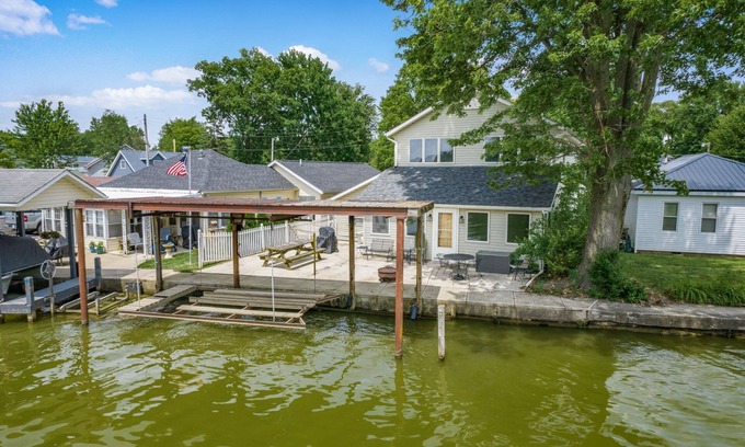 Lakeview House | Chippewa Cottage at Indian Lake