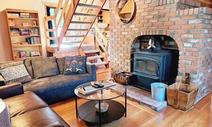East Kootenay House | Chisel Peak Cabin | Wood stove | Large Yard |