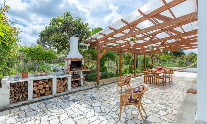 Santo Estevao Apartment | Discover Chitaka's Organic Farmhouse with Oceanfront Views
