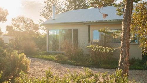 Hayborough House | Chiton Cottage by the Sea - Fire - Pets - Bikes