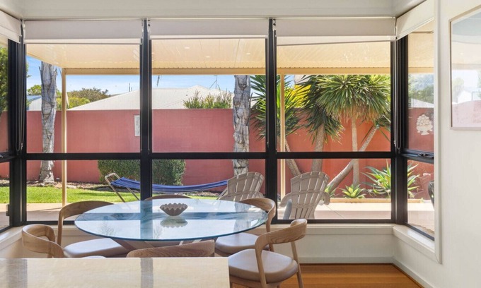 Hayborough House | Chiton Rocks Court! Mini Oasis by the Sea
