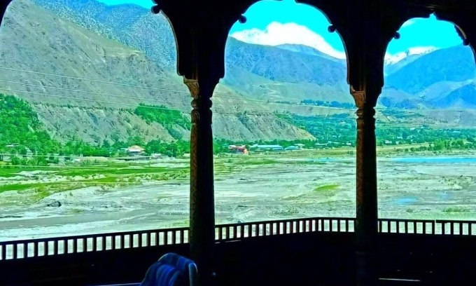 Chitral House | Cozy Chitral Guest House: Family-Friendly with Breakfast Included