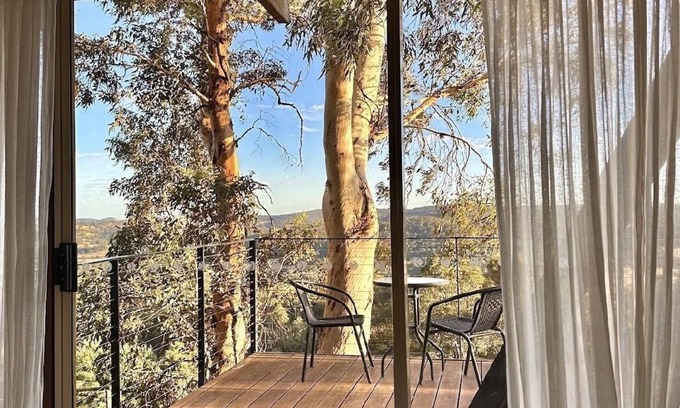 Lower Chittering House | Chittering Heights - Romantic Retreat with Spa & Pool